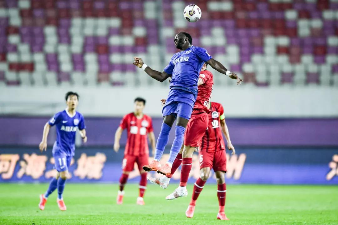 ماتشريالوليفربوللايفمواجهةأسطوريةفيكرةالقدم